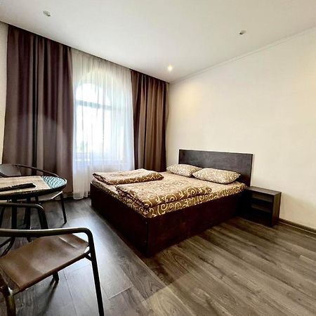 Нові Апартаменти 83 İvano-Frankivsk Dış mekan fotoğraf