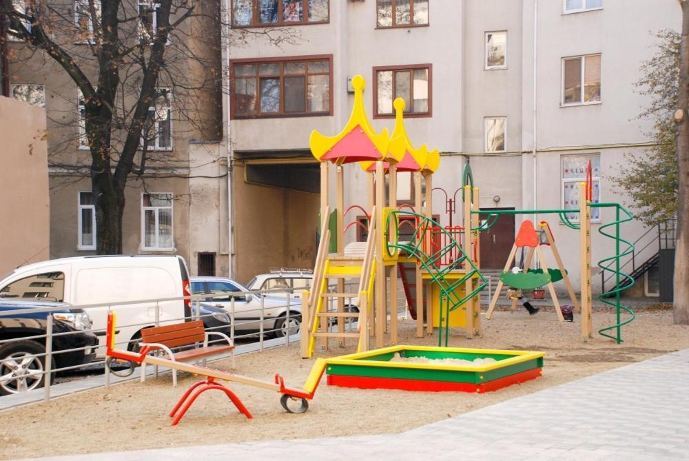 Нові Апартаменти 83 İvano-Frankivsk Dış mekan fotoğraf